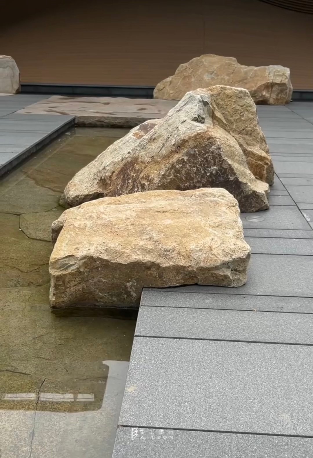 Premium Boulder Rocks for Landscaping in the UAE - Image 4