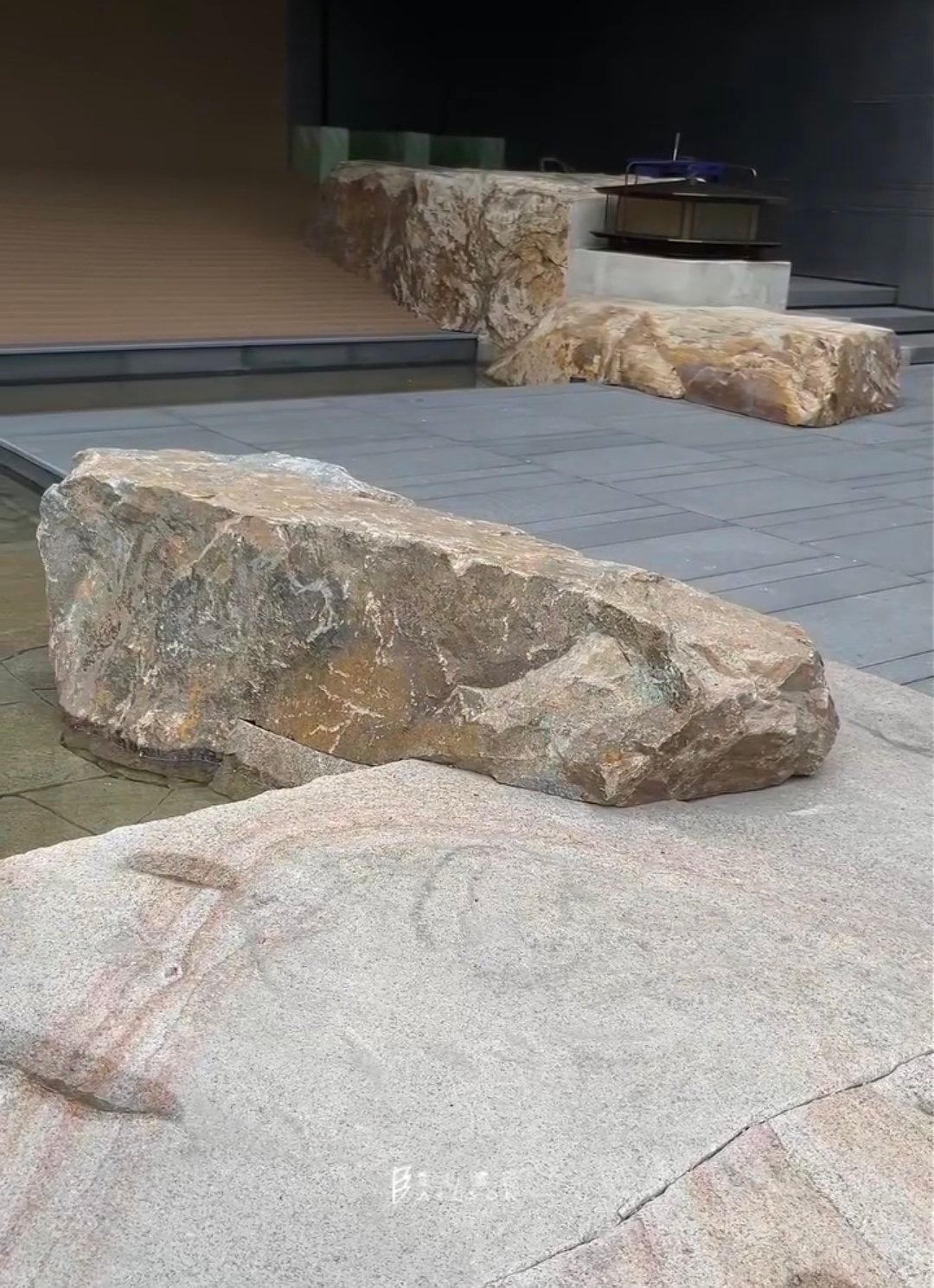 Premium Boulder Rocks for Landscaping in the UAE - Image 3